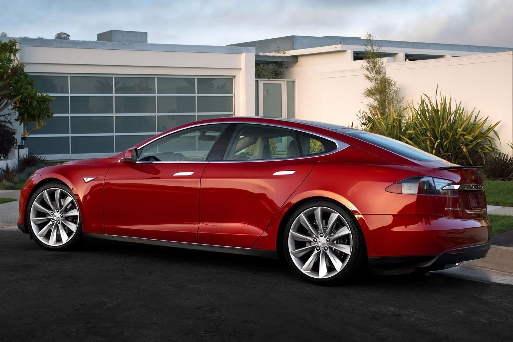 2014 Tesla Model S VINs, Configurations, MSRP & Specs AutoDetective